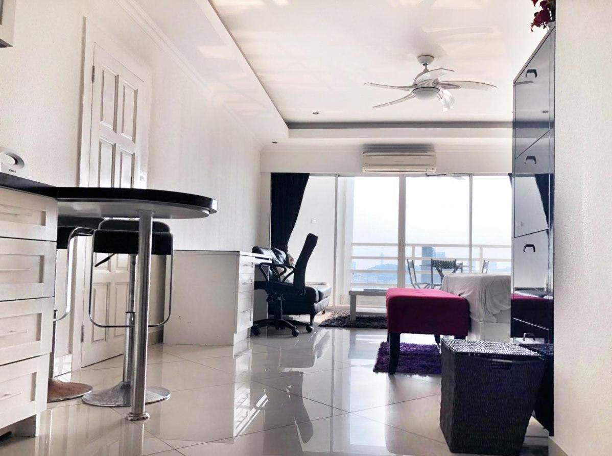 Vtsix At View Talay 6 Hotell Pattaya Exteriör bild