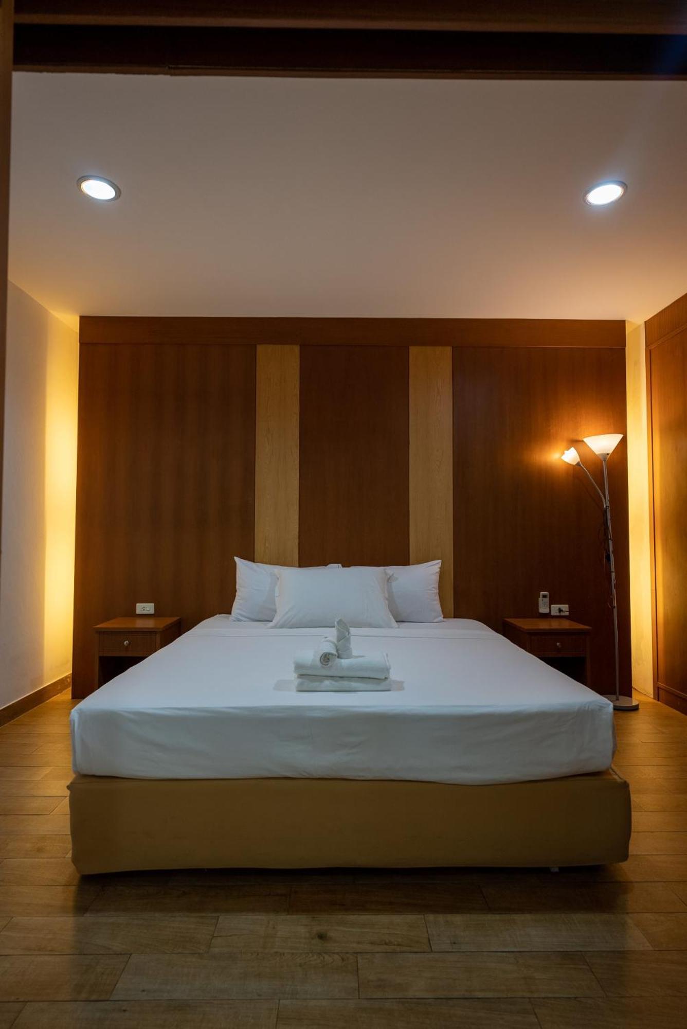 Vtsix At View Talay 6 Hotell Pattaya Exteriör bild