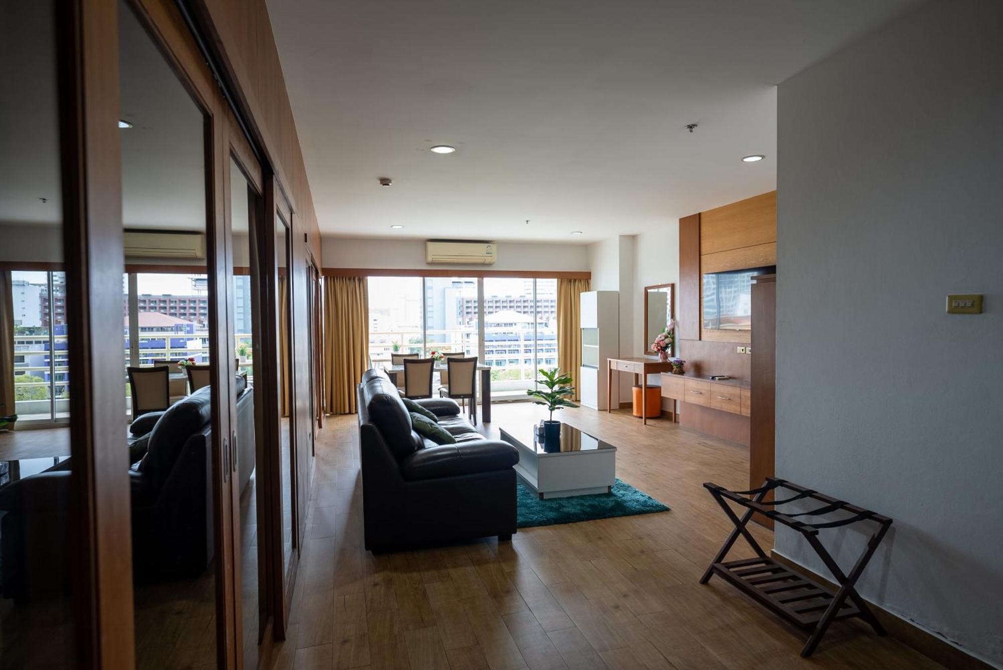 Vtsix At View Talay 6 Hotell Pattaya Exteriör bild