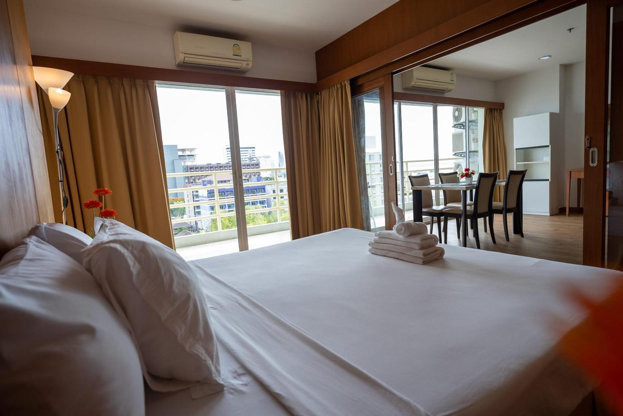 Vtsix At View Talay 6 Hotell Pattaya Exteriör bild