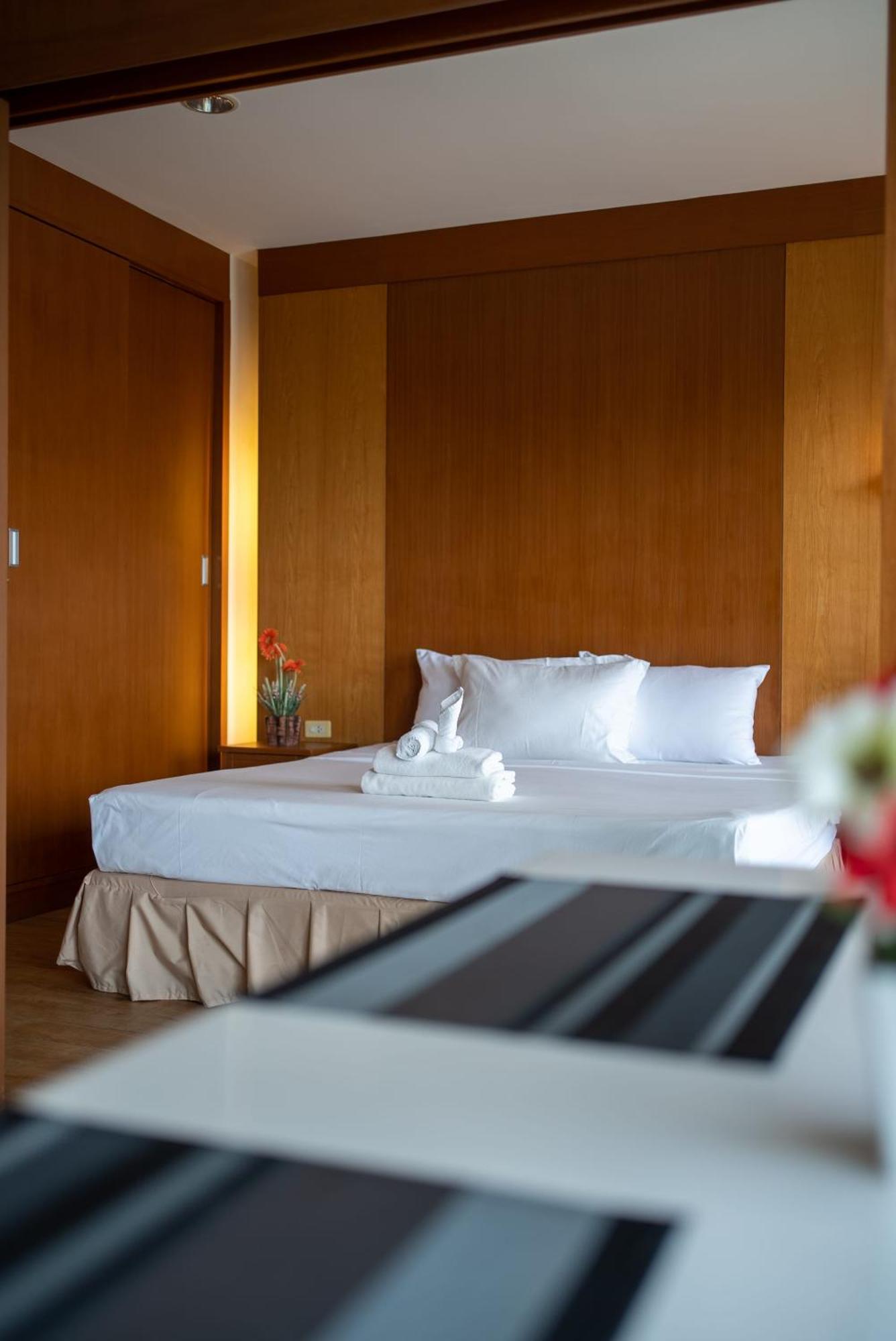 Vtsix At View Talay 6 Hotell Pattaya Exteriör bild