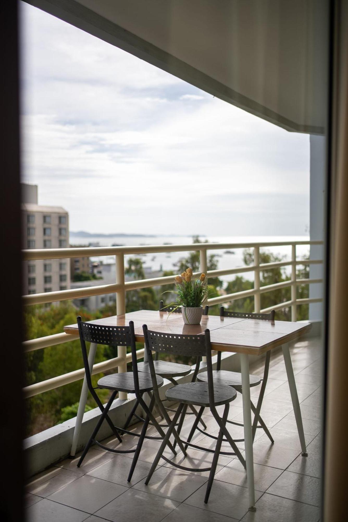 Vtsix At View Talay 6 Hotell Pattaya Exteriör bild