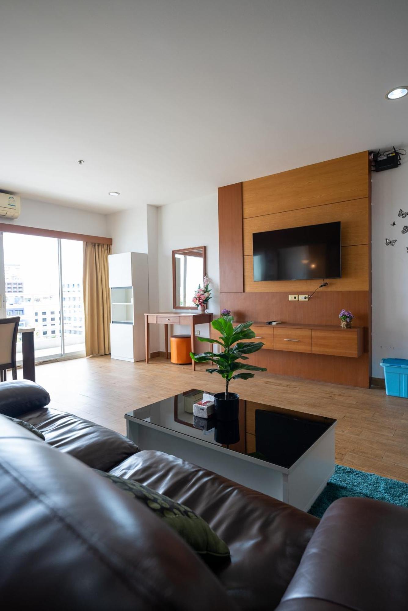 Vtsix At View Talay 6 Hotell Pattaya Exteriör bild