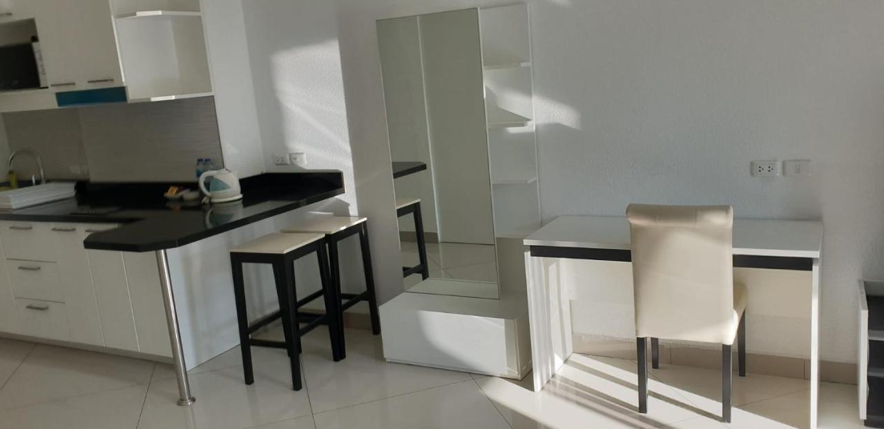 Vtsix At View Talay 6 Hotell Pattaya Exteriör bild